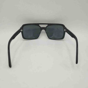 BURBERRY Black Sunglasses w/case